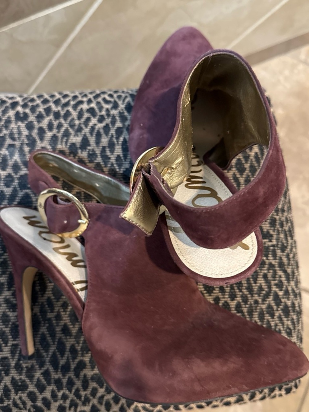 Classic Pointed-Toe Slingback Heels in a pretty plum. Great for fall